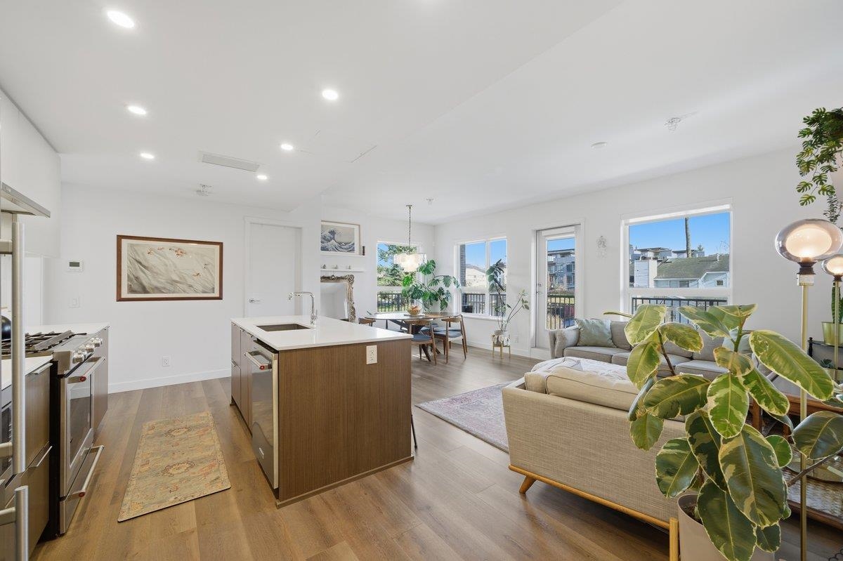Primary Bathroom Photo of 303 645 Como Lake Avenue, Coquitlam, BC