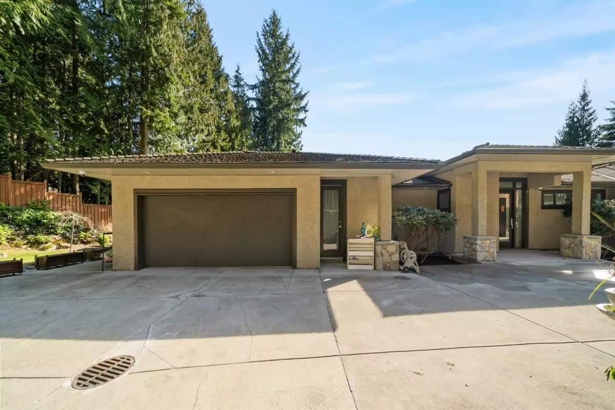 Guest Bathroom Photo of 1162 Millstream Road, West Vancouver, BC