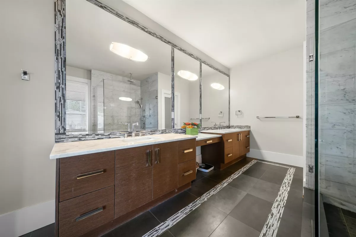 Kitchen Island Photo of 1162 Millstream Road, West Vancouver, BC