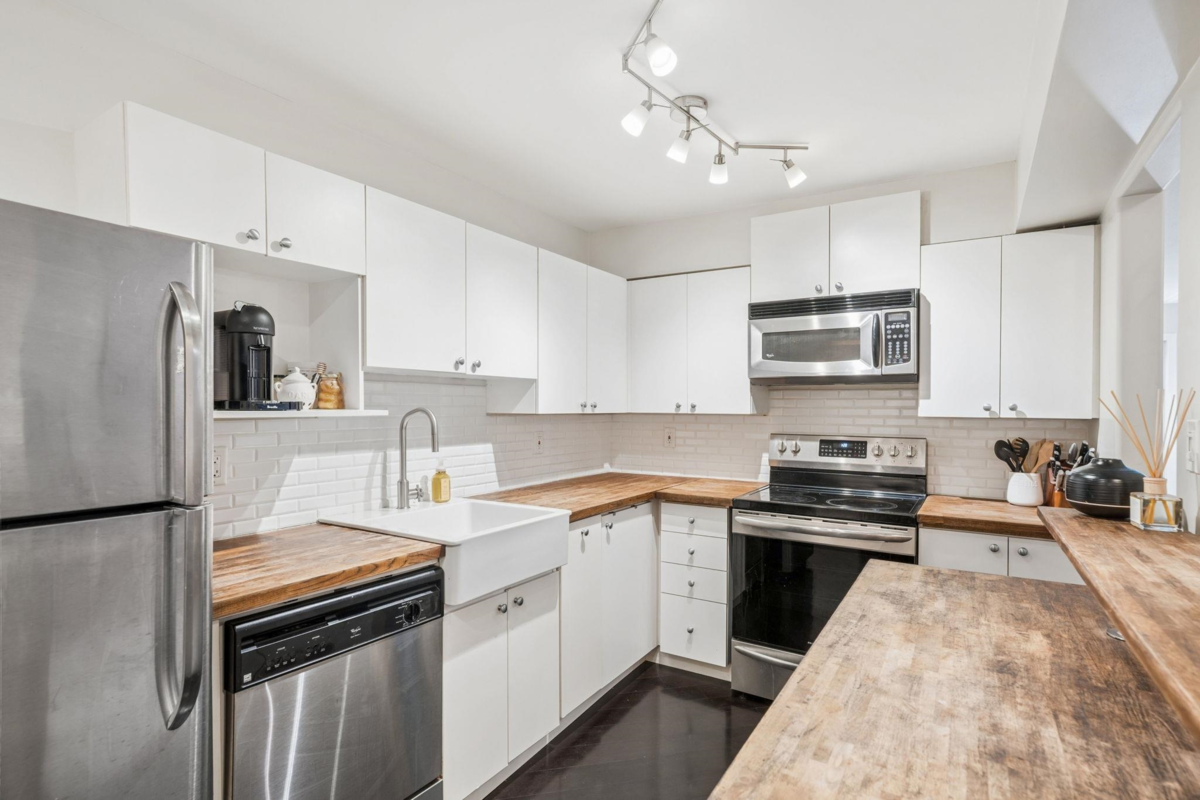 Kitchen Photo of 53 19034 Mcmyn Road, Pitt Meadows, BC