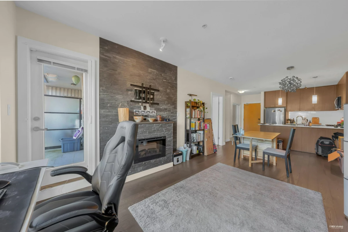 Kitchen Photo of 315 1330 Marine Drive, North Vancouver, BC