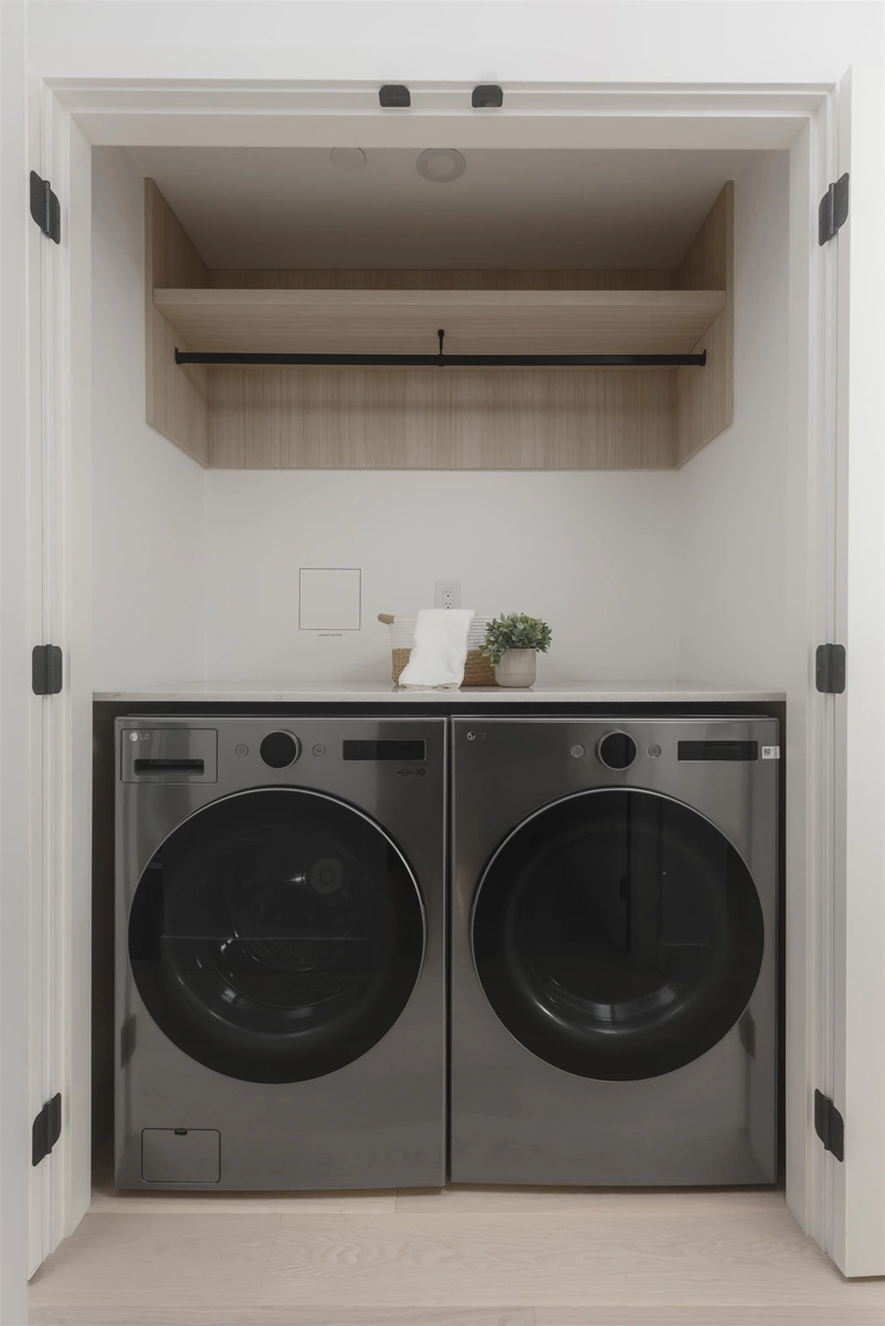 Laundry Room Photo of 1 2755 W 11th Avenue, Vancouver, BC