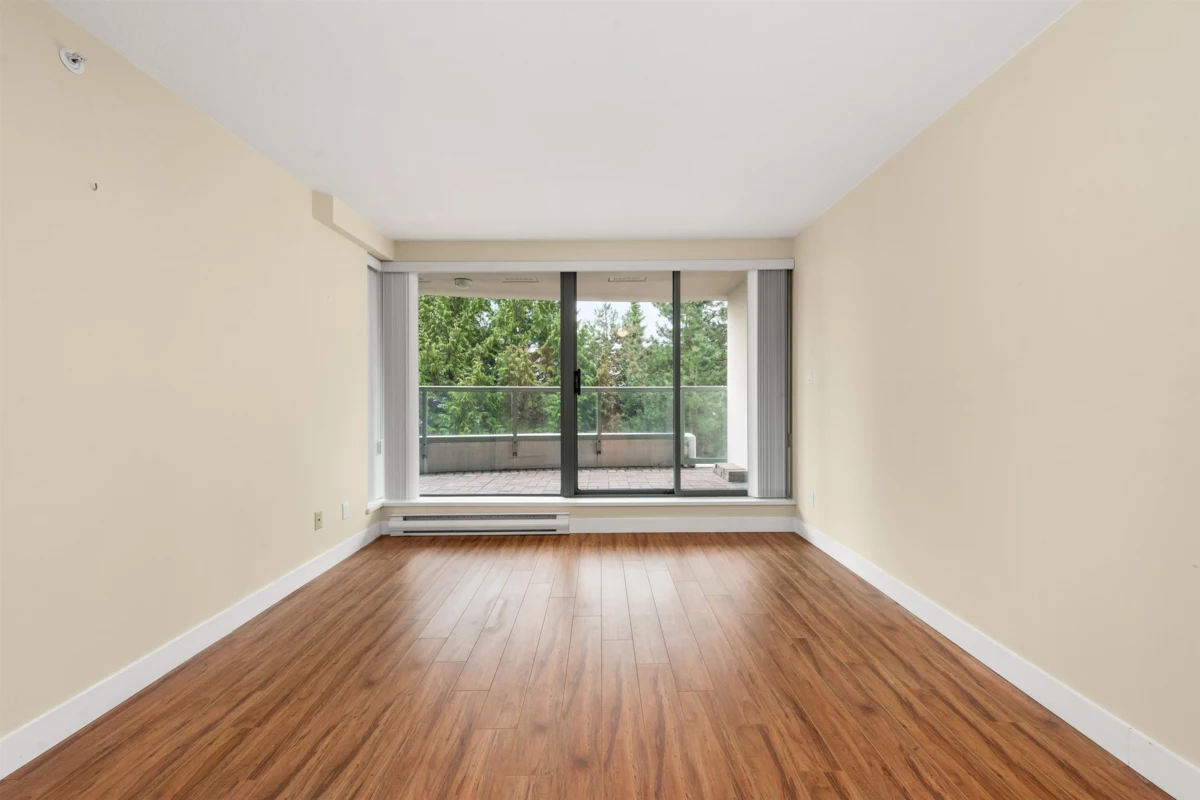 Entry Foyer Photo of 306 6622 Southoaks Crescent, Burnaby, BC