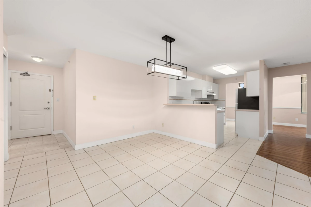 Family Room Photo of 306 6622 Southoaks Crescent, Burnaby, BC