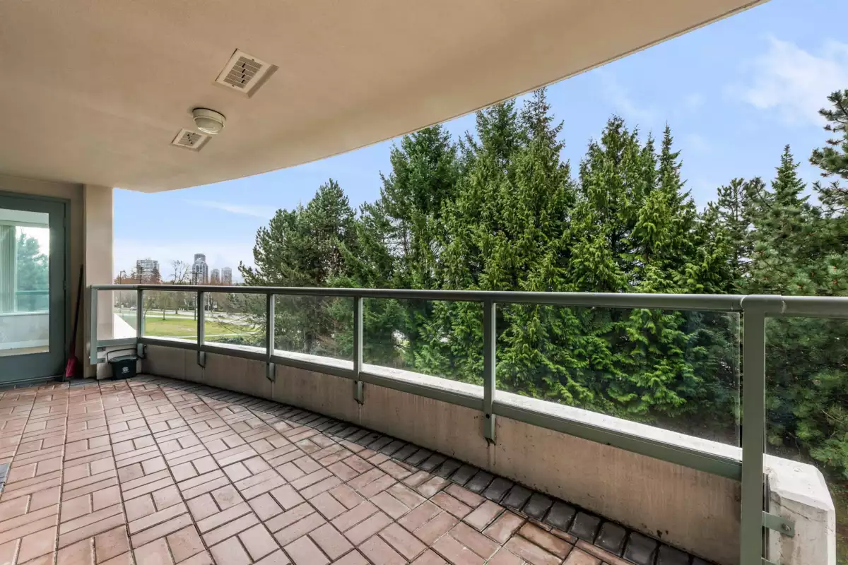 Front Yard Photo of 306 6622 Southoaks Crescent, Burnaby, BC