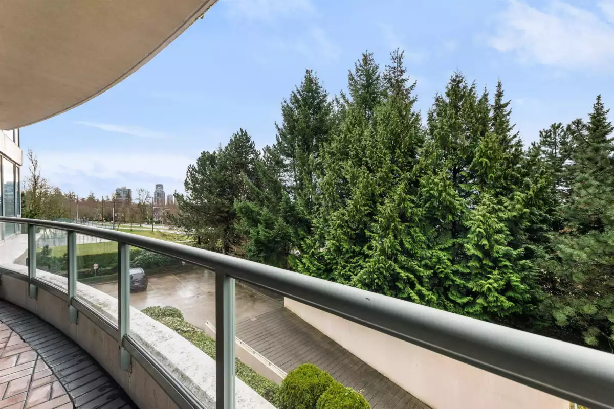 Garden / Landscaping Photo of 306 6622 Southoaks Crescent, Burnaby, BC