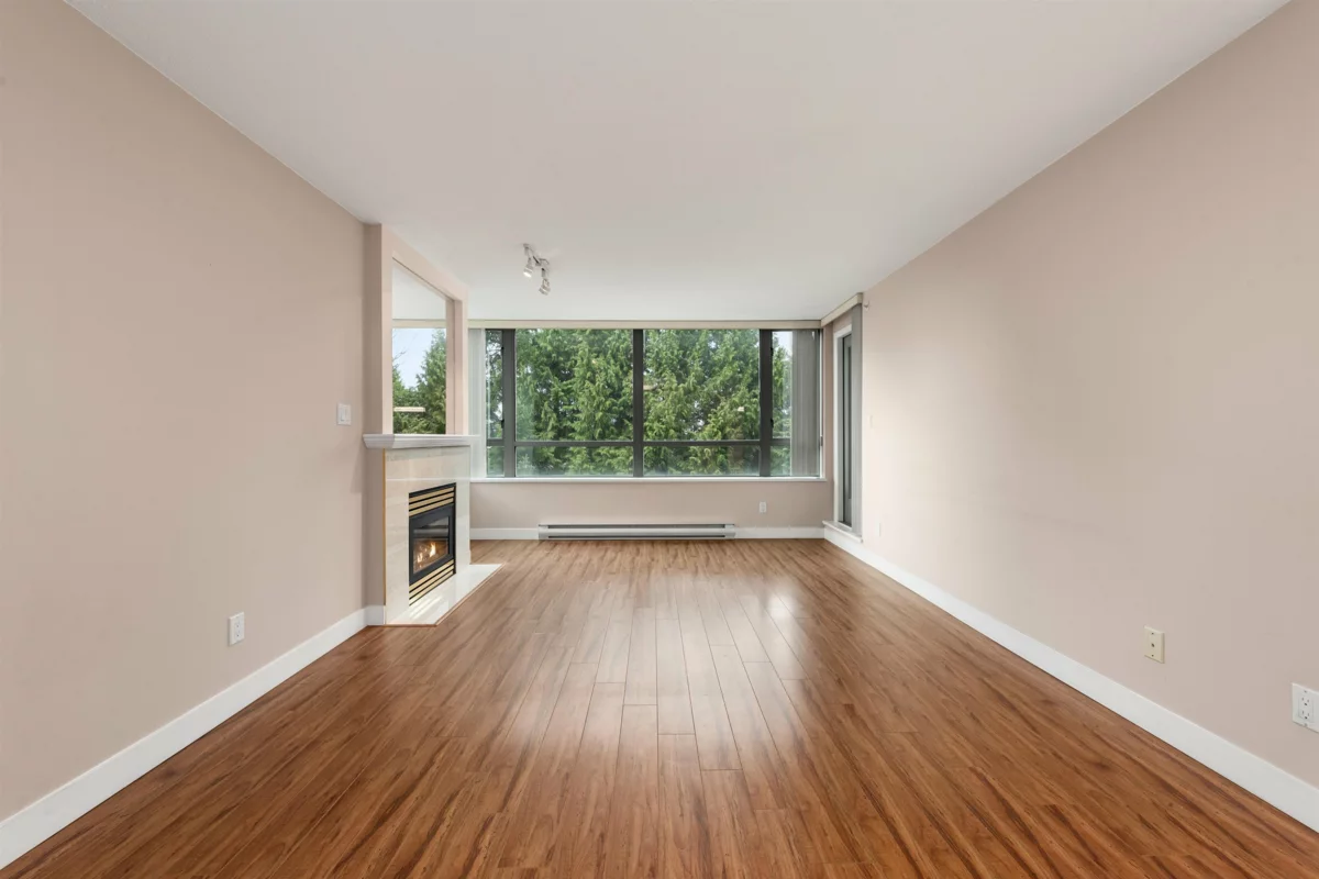 Guest Bathroom Photo of 306 6622 Southoaks Crescent, Burnaby, BC