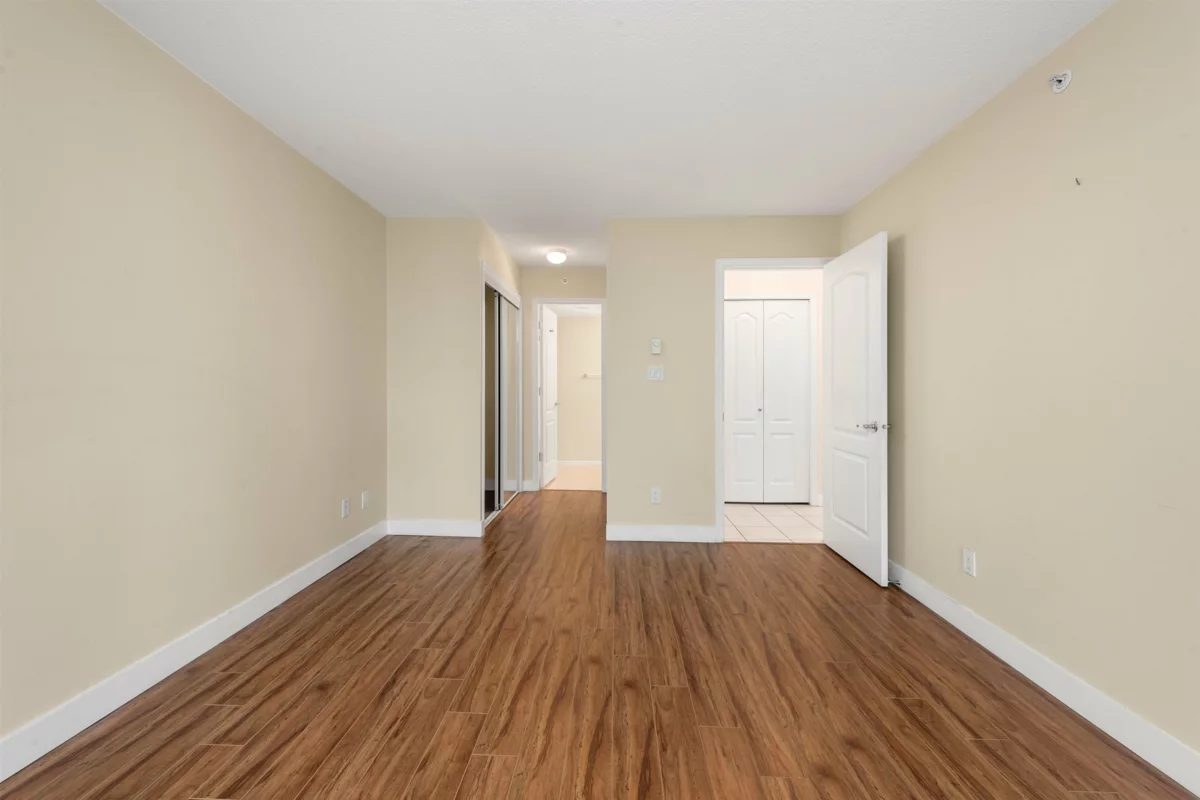 Hallway Photo of 306 6622 Southoaks Crescent, Burnaby, BC
