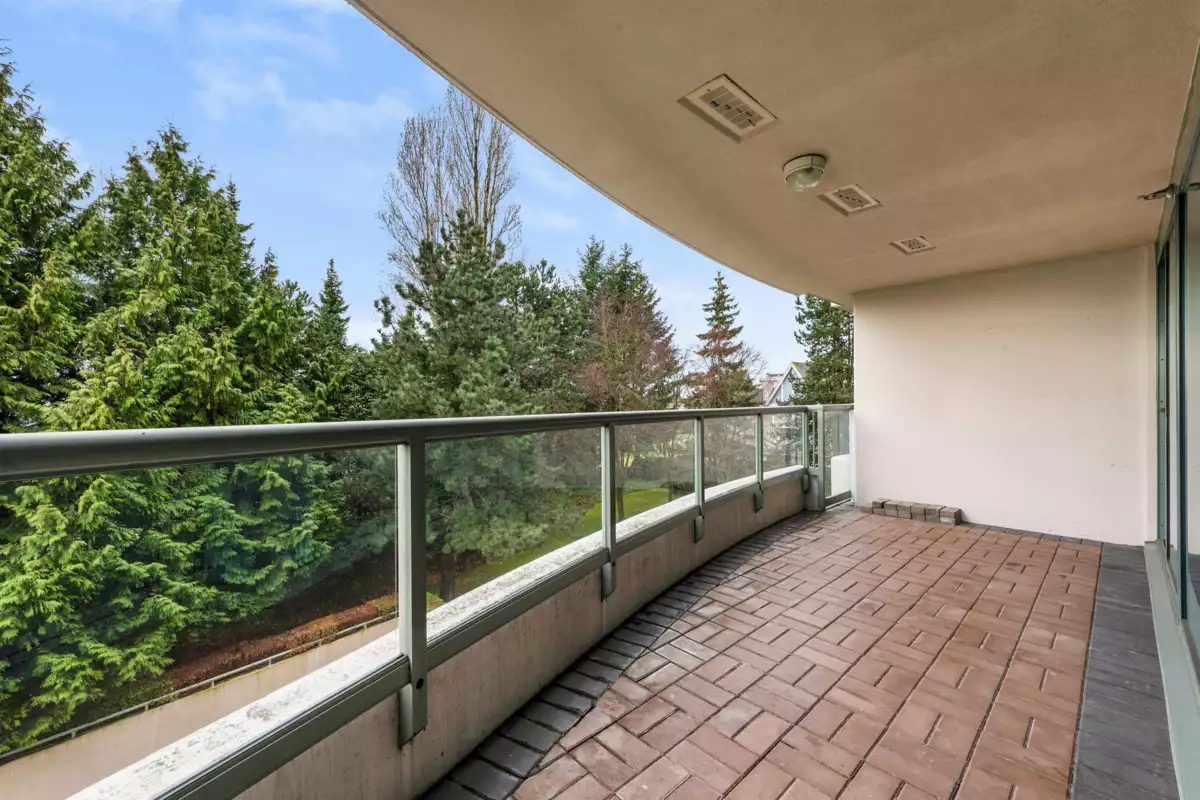Hot Tub / Spa Photo of 306 6622 Southoaks Crescent, Burnaby, BC