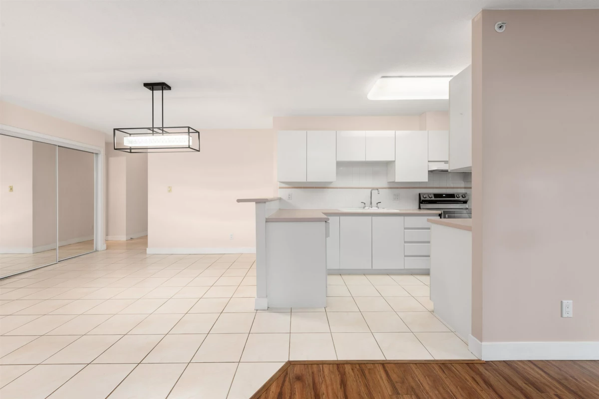 Kitchen Photo of 306 6622 Southoaks Crescent, Burnaby, BC