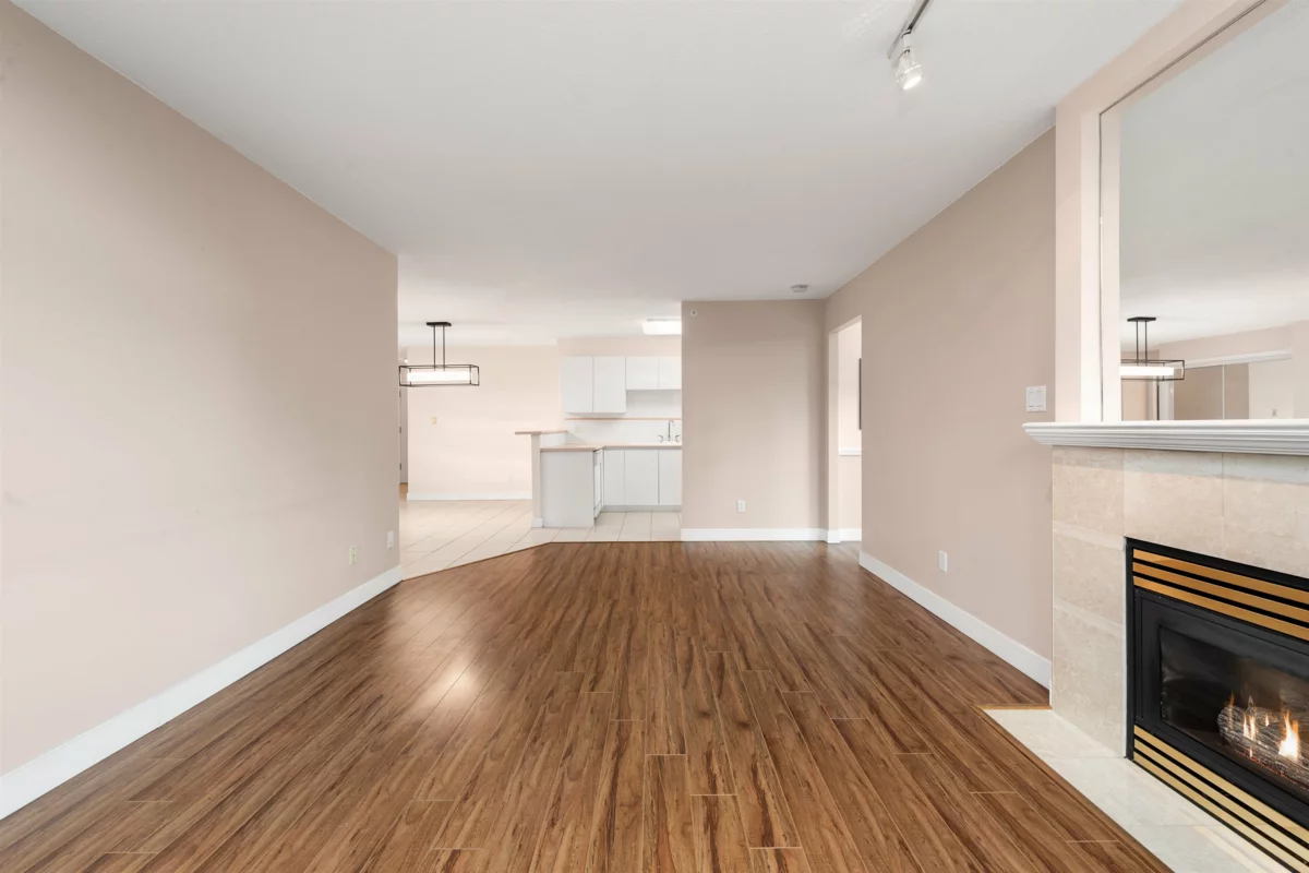 Primary Bathroom Photo of 306 6622 Southoaks Crescent, Burnaby, BC