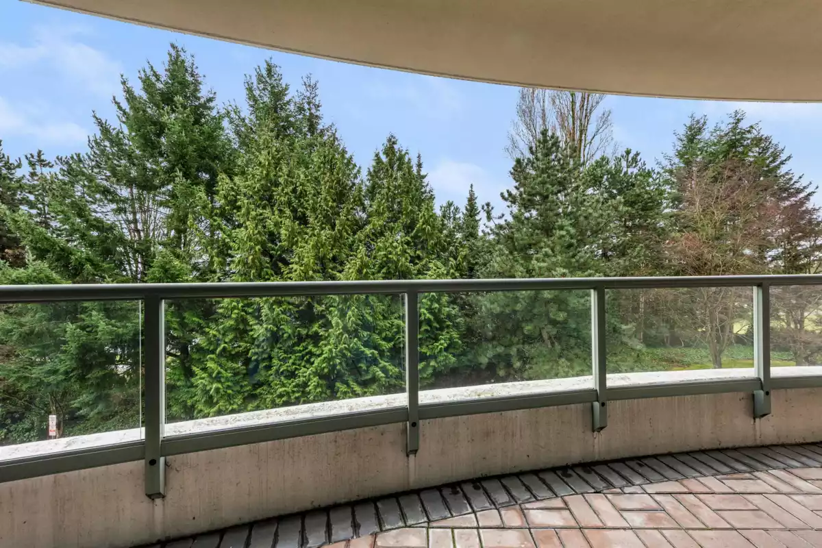 Swimming Pool Photo of 306 6622 Southoaks Crescent, Burnaby, BC