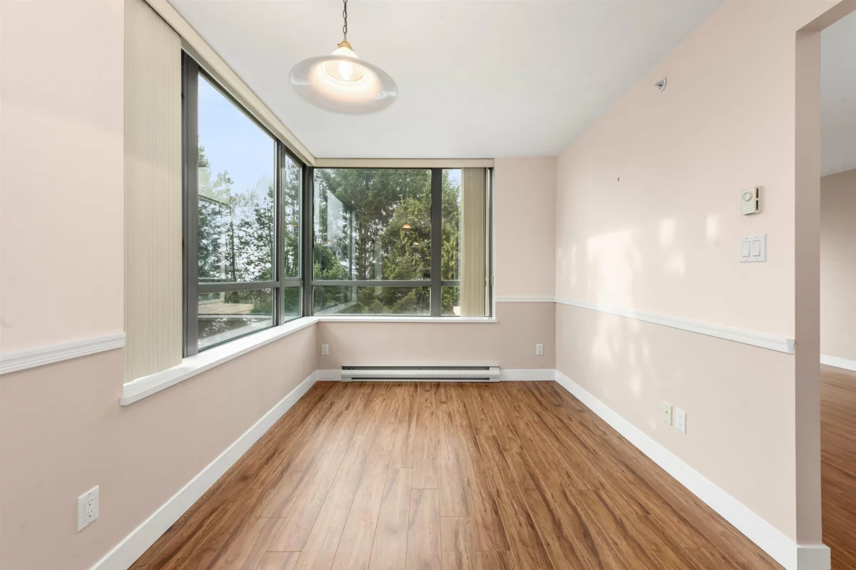 Walk-In Closet Photo of 306 6622 Southoaks Crescent, Burnaby, BC