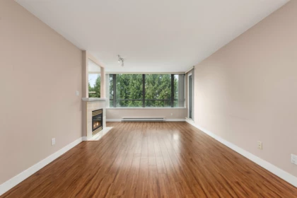 Guest Bathroom Photo of 306 6622 Southoaks Crescent, Burnaby, BC