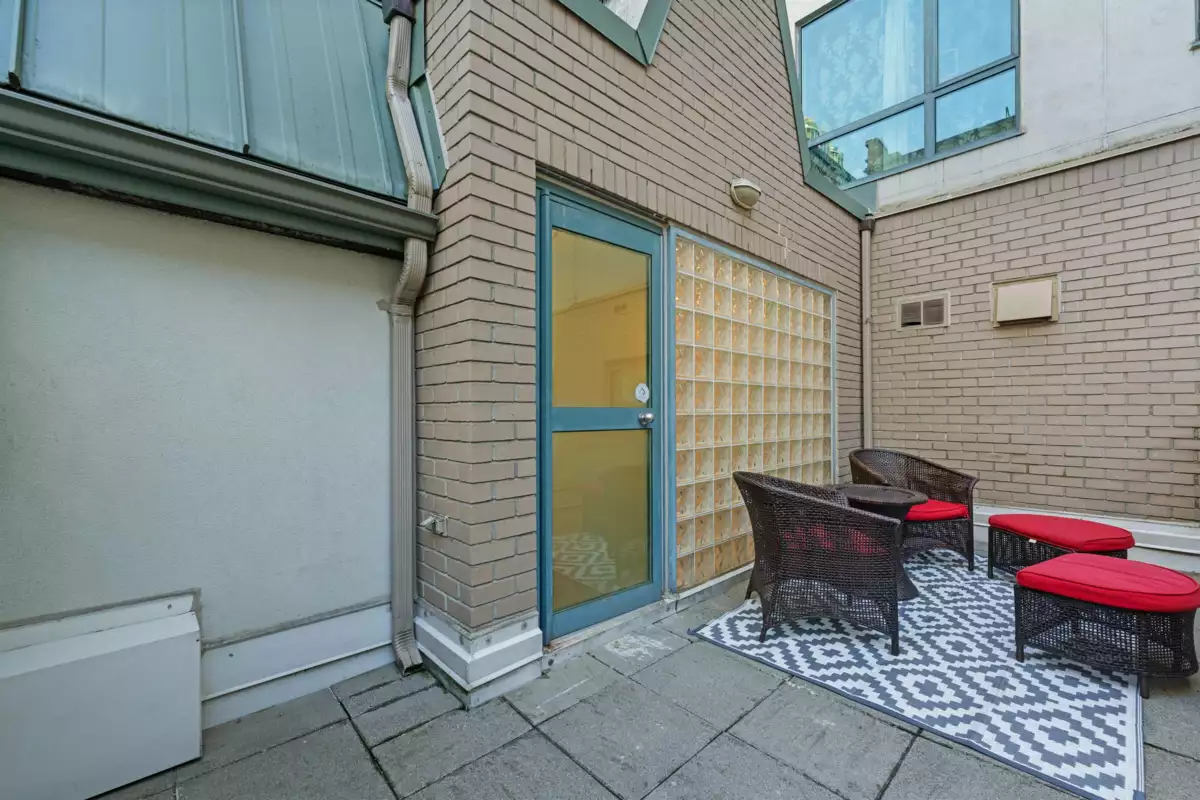 Garden / Landscaping Photo of 203 1238 Melville Street, Vancouver, BC