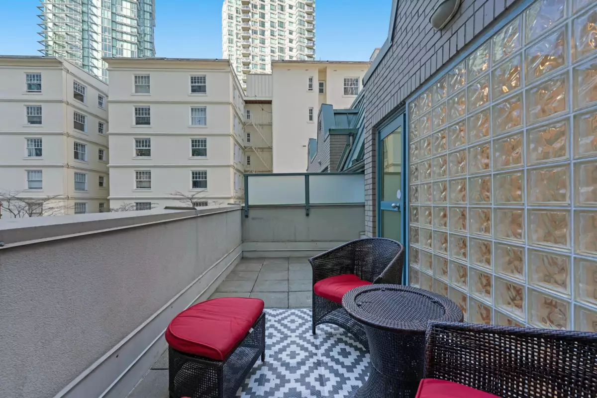 Swimming Pool Photo of 203 1238 Melville Street, Vancouver, BC