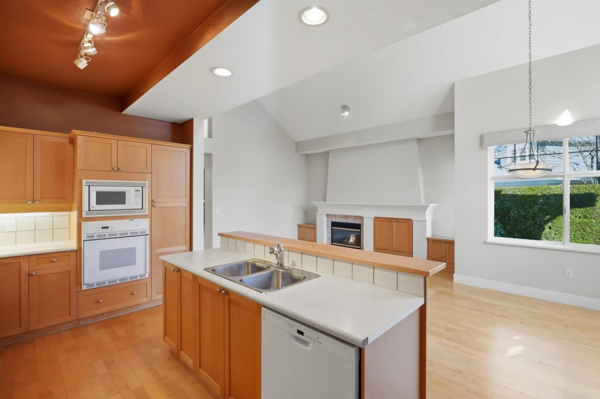 Breakfast Nook Photo of 2 5900 Ferry Road, Delta, BC