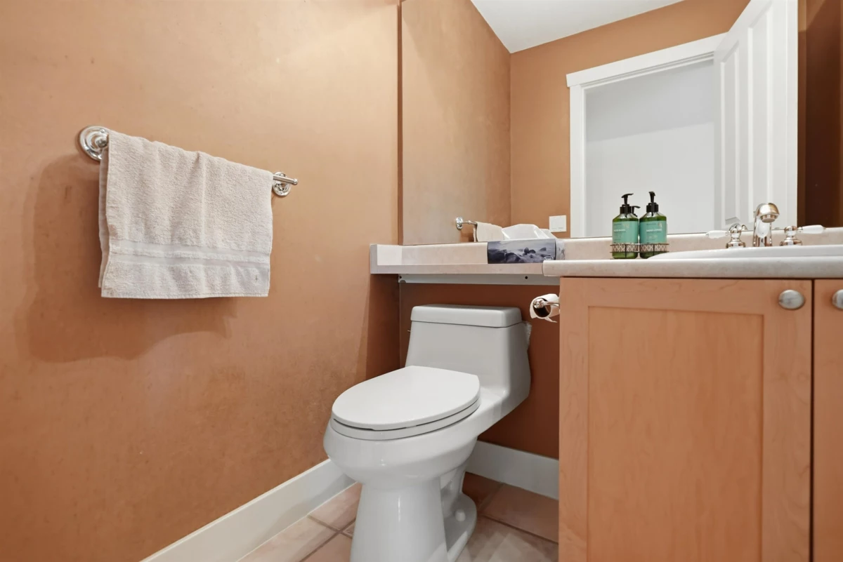 Entry Foyer Photo of 2 5900 Ferry Road, Delta, BC