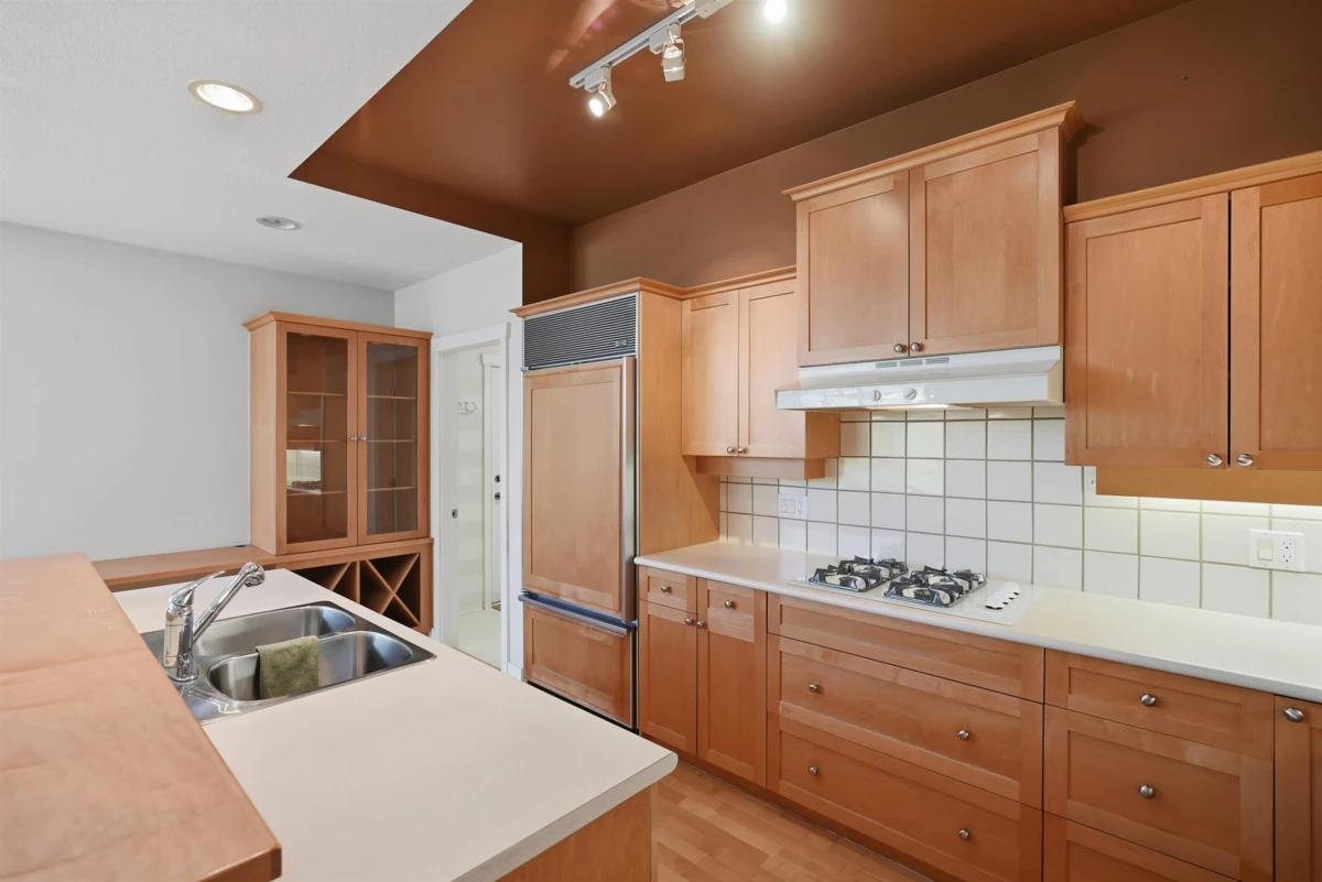 Kitchen Island Photo of 2 5900 Ferry Road, Delta, BC
