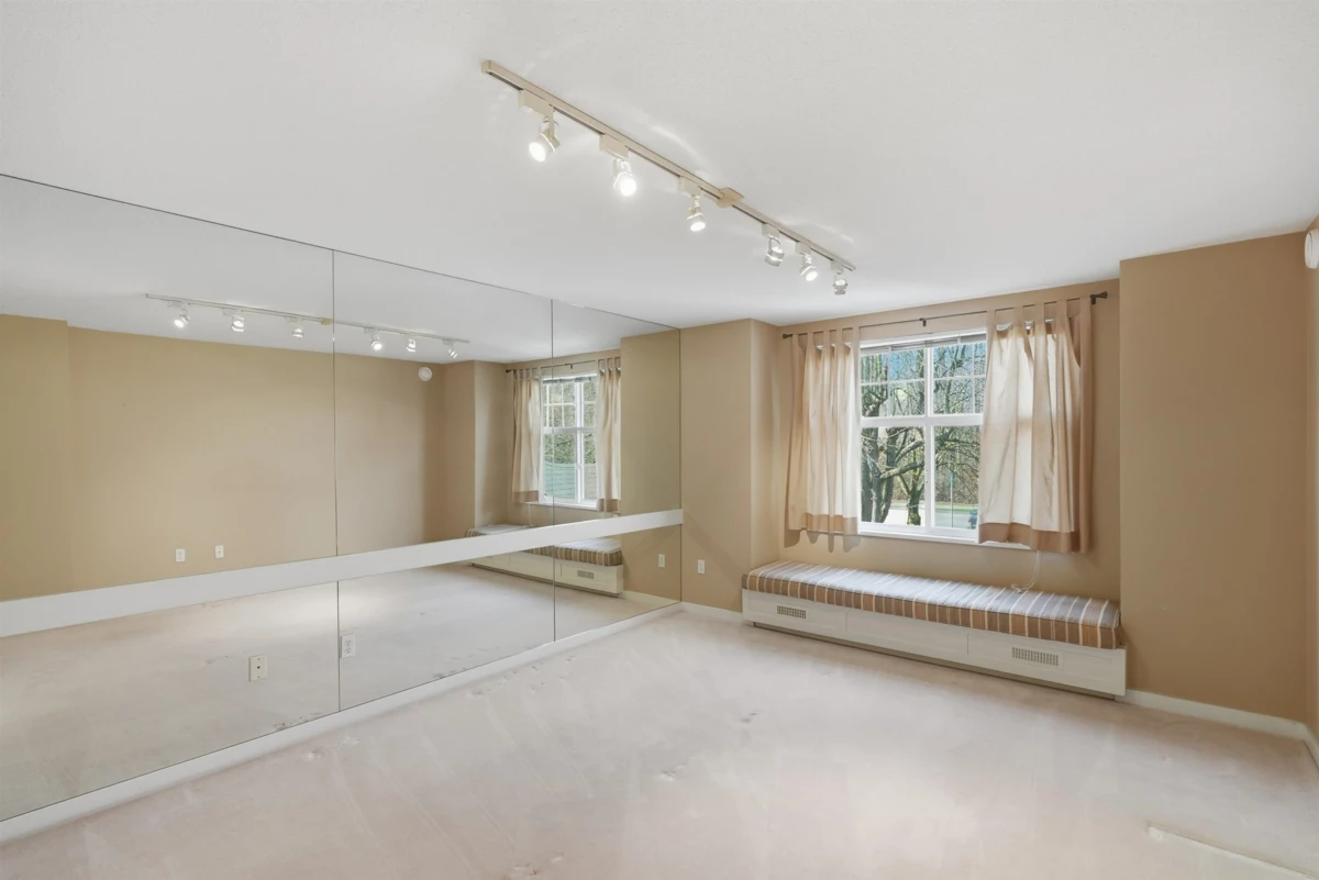 Staircase Photo of 2 5900 Ferry Road, Delta, BC