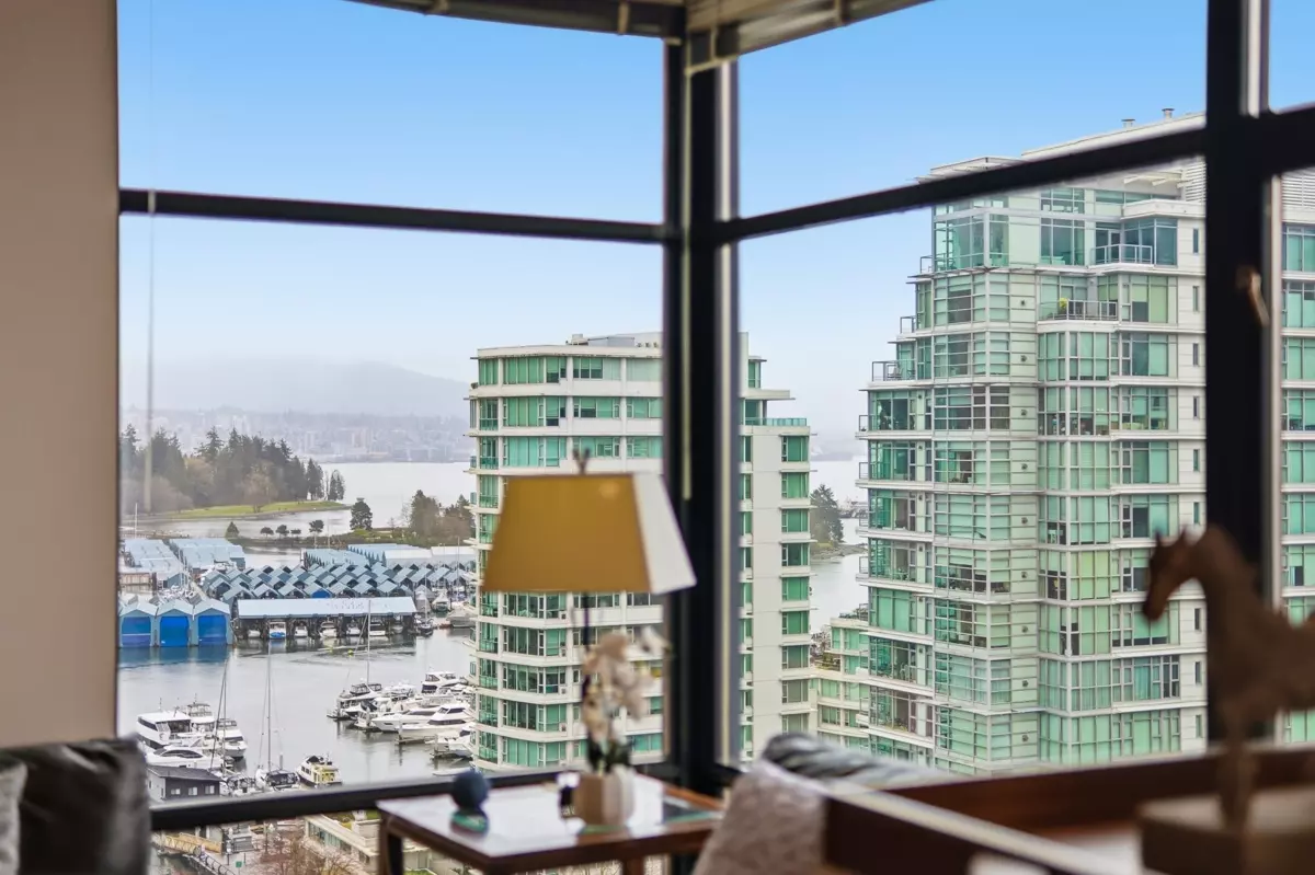 Dining Area Photo of 1602 1863 Alberni Street, Vancouver, BC