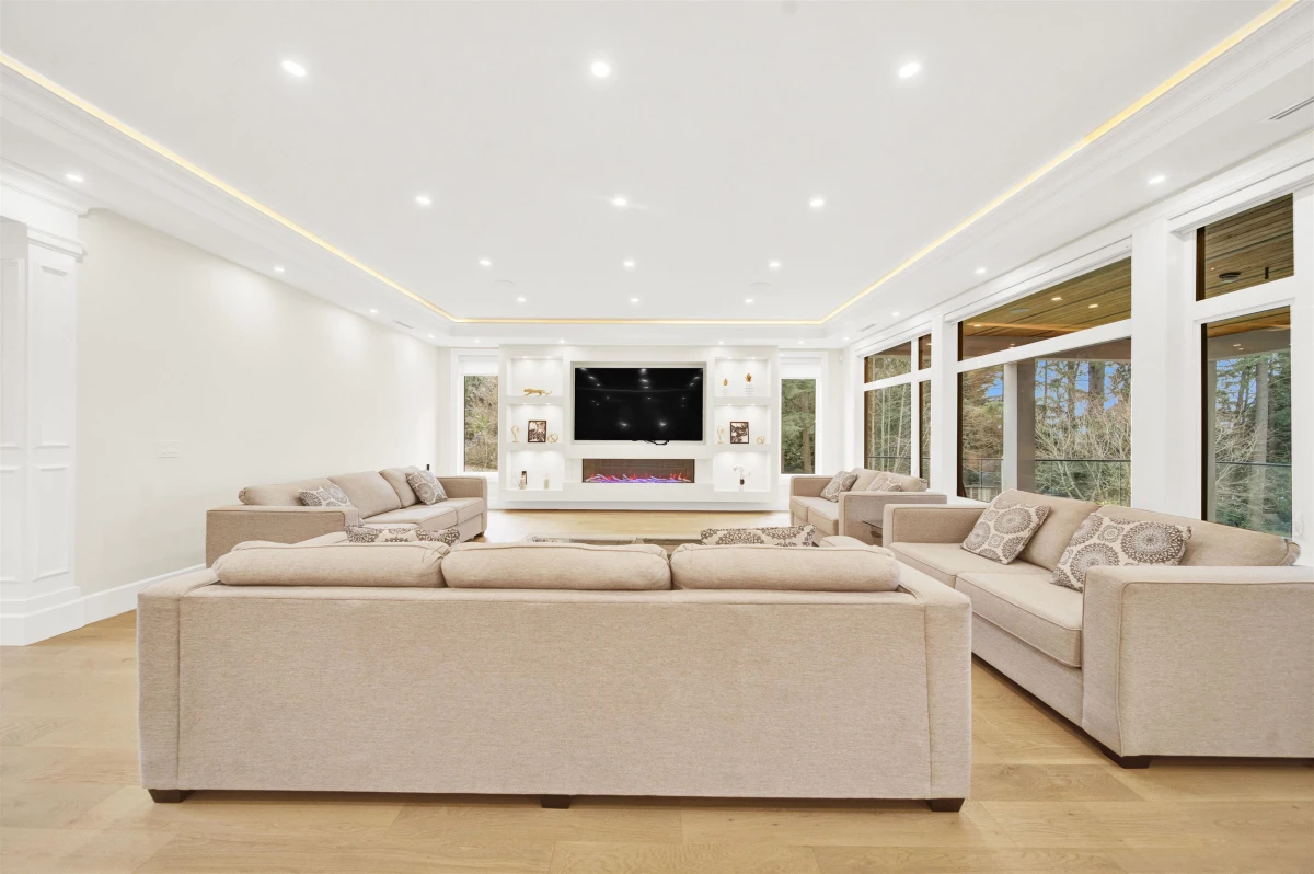 Family Room Photo of 16285 28 Avenue, Surrey, BC