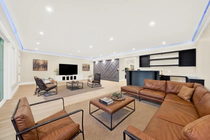 Hot Tub / Spa Photo of 16285 28 Avenue, Surrey, BC