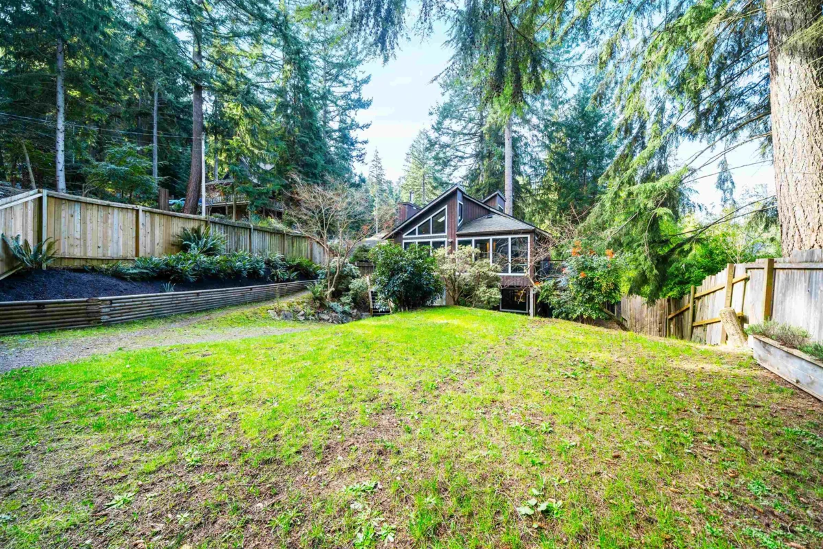 Living Room Photo of 576 Cowan Road, Bowen Island, BC