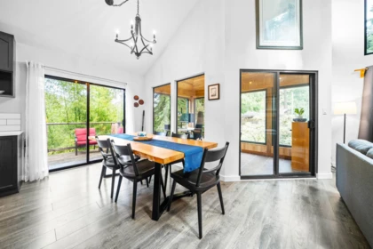 Breakfast Nook Photo of 576 Cowan Road, Bowen Island, BC