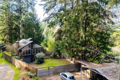 Hot Tub / Spa Photo of 576 Cowan Road, Bowen Island, BC