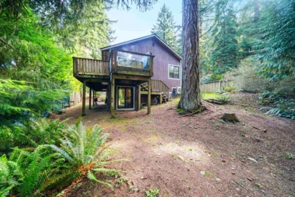 Laundry Room Photo of 576 Cowan Road, Bowen Island, BC