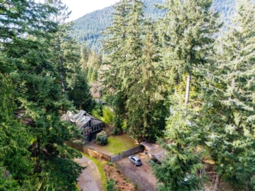 Outdoor Kitchen Photo of 576 Cowan Road, Bowen Island, BC