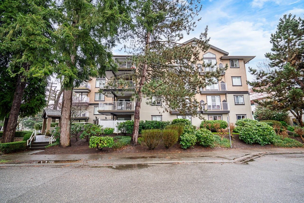 Exterior Rear Photo of 304 20288 54 Avenue, Langley, BC