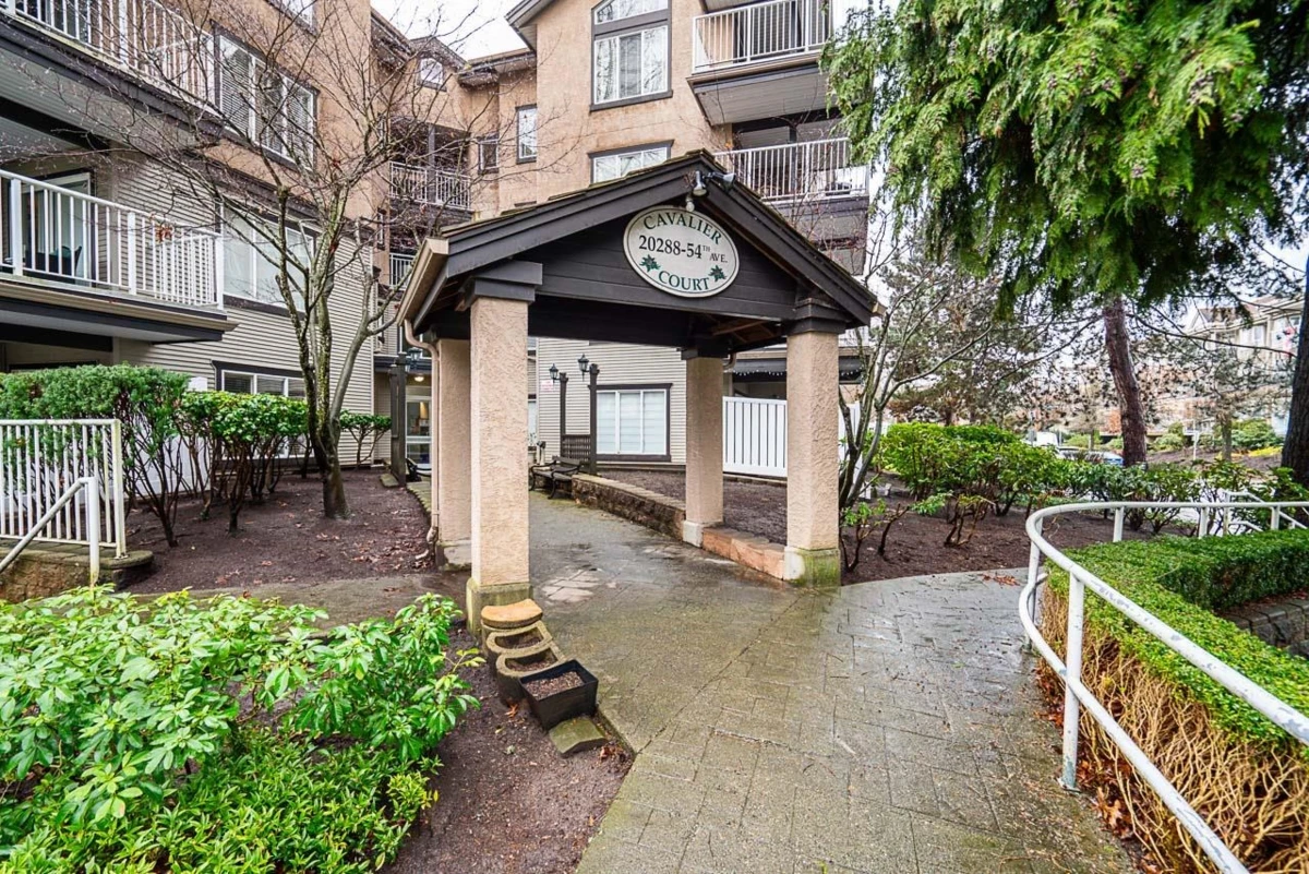 Living Room Photo of 304 20288 54 Avenue, Langley, BC