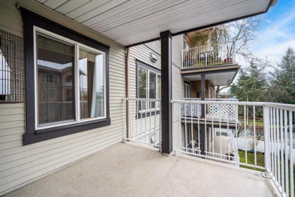 Front Yard Photo of 304 20288 54 Avenue, Langley, BC