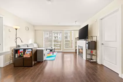 Kitchen Island Photo of 219 15735 Croydon Drive, Surrey, BC