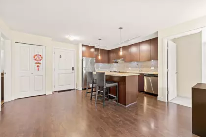 Walk-In Closet Photo of 219 15735 Croydon Drive, Surrey, BC