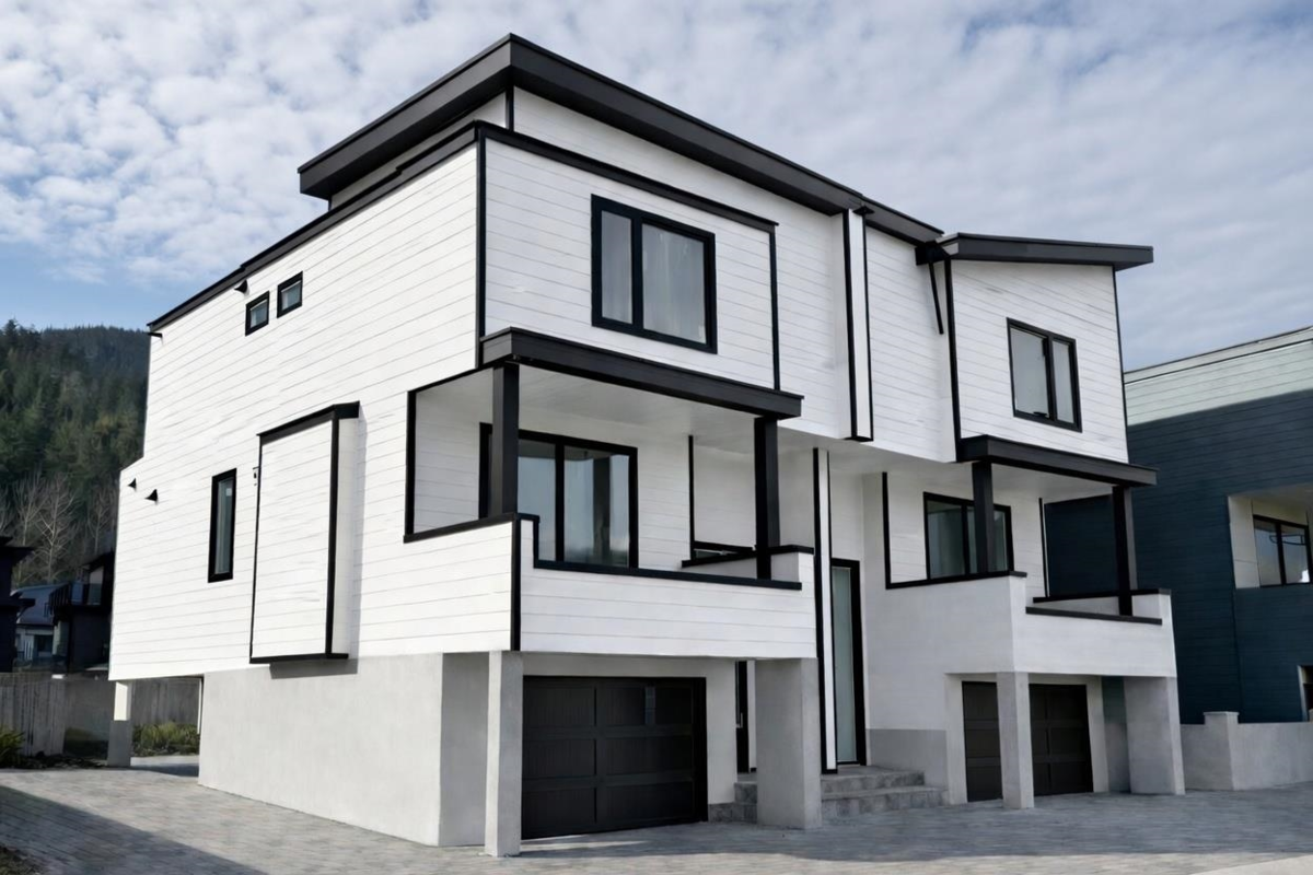Exterior Front Photo of 1006 Phare Crescent, Pemberton, BC