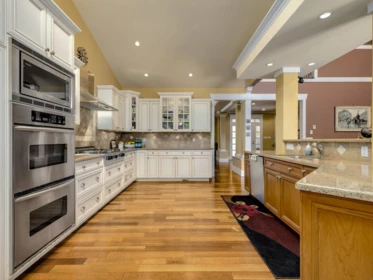 Kitchen Photo of 4950 1 Avenue, Delta, BC