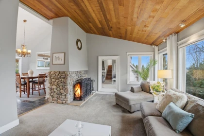 Entry Foyer Photo of 12891 Southridge Drive, Surrey, BC