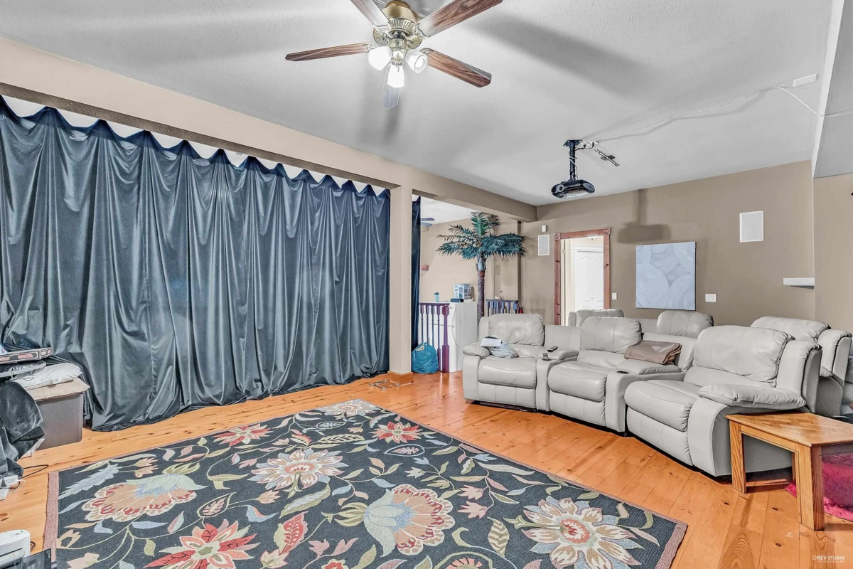 Dining Area Photo of 13371 21a Avenue, Surrey, BC