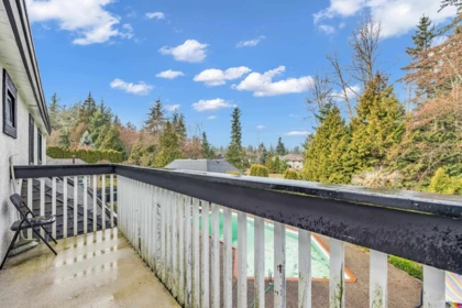 Laundry Room Photo of 13371 21a Avenue, Surrey, BC