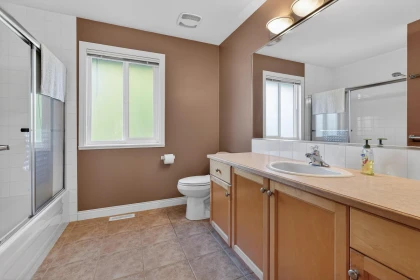 Entry Foyer Photo of 1551 161b Street, Surrey, BC