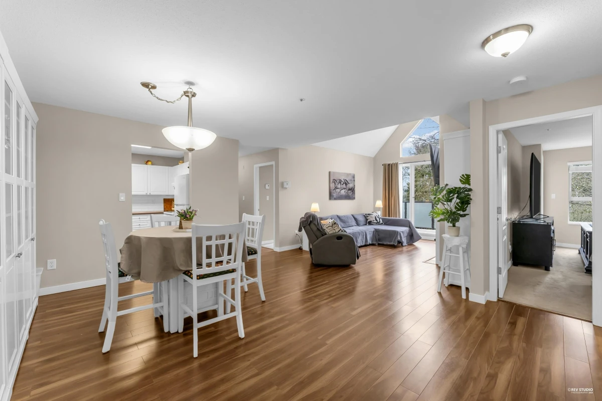 Dining Area Photo of 404 20088 55a Avenue, Langley, BC