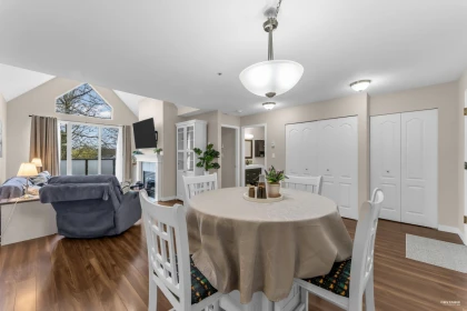 Kitchen Photo of 404 20088 55a Avenue, Langley, BC