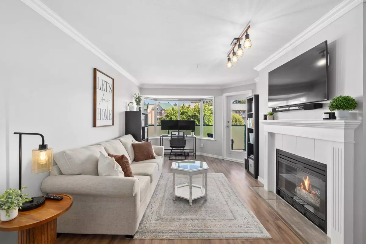 Family Room Photo of 310 2958 Trethewey Street, Abbotsford, BC