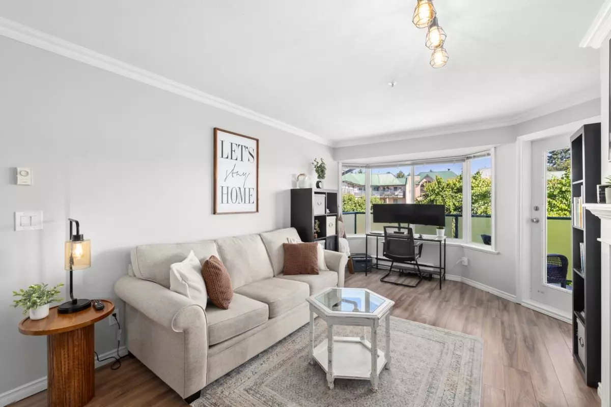 Living Room Photo of 310 2958 Trethewey Street, Abbotsford, BC