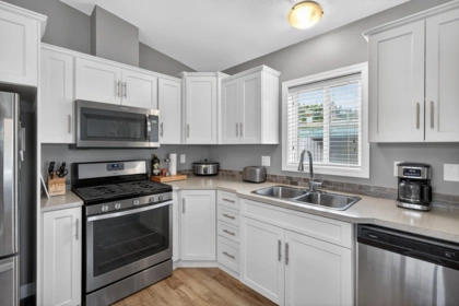 Kitchen Island Photo of 17 24330 Fraser Highway, Langley, BC