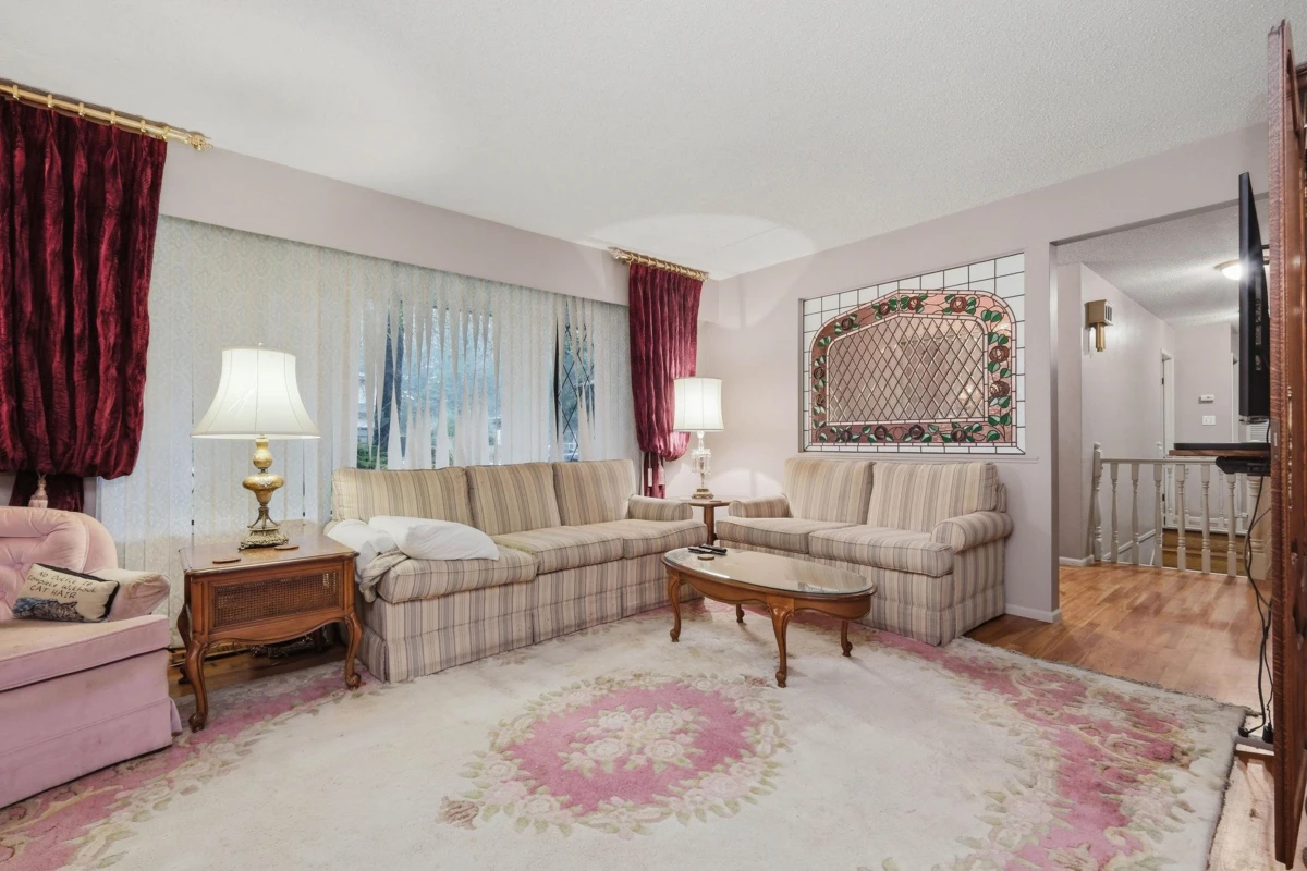Family Room Photo of 8285 Burnlake Drive, Burnaby, BC