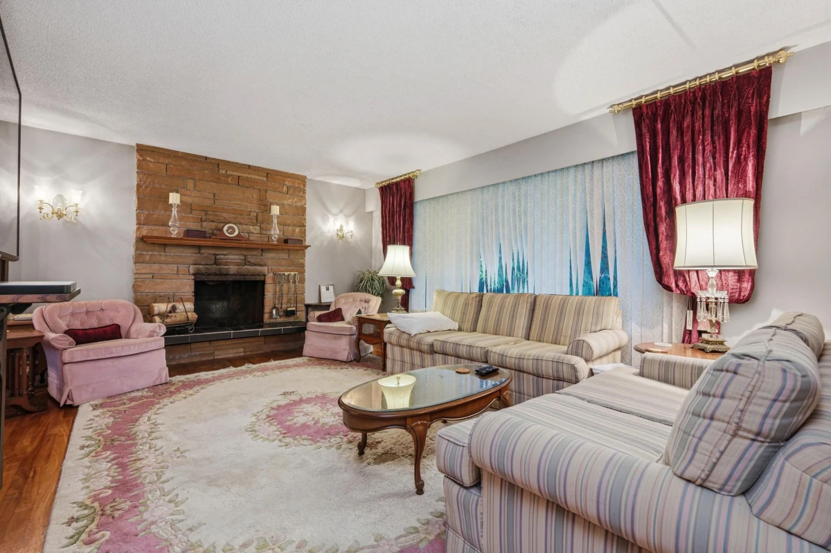 Living Room Photo of 8285 Burnlake Drive, Burnaby, BC